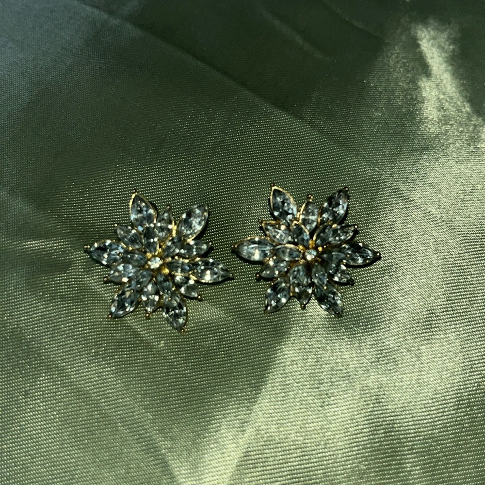 Vintage Crystal Cluster Snowflake Gold toned earrings.